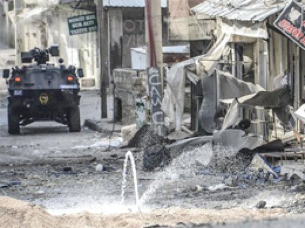 Silvan'da roketli saldırıda 1 Polis öldü