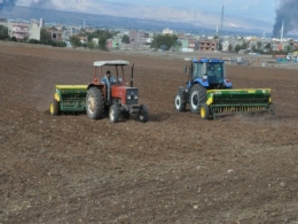 Batman'da çiftçiler tarla sürümüne başladı