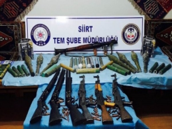 Siirt'te fıstık bahçesinde silah ve mühimmat bulundu