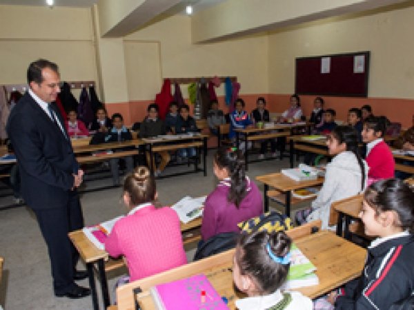 PKK'nin yaktığı okulda eğitime yeniden başlandı