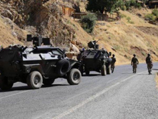 Diyarbakır'da askere bombalı saldırı