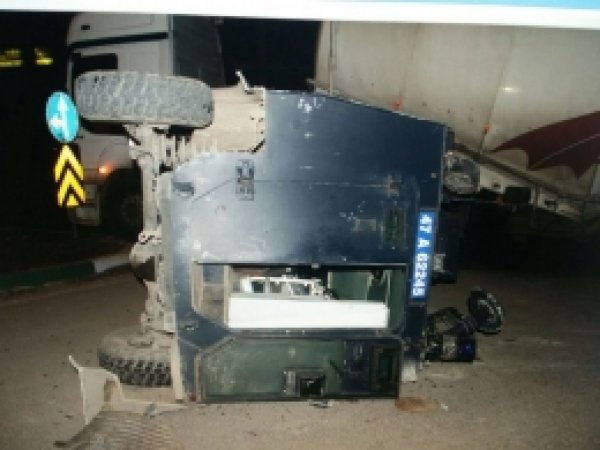 Silobaz ile polis aracı çarpıştı: 3 polis yaralı