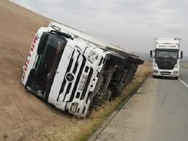 Batman'da bir TIR devrildi