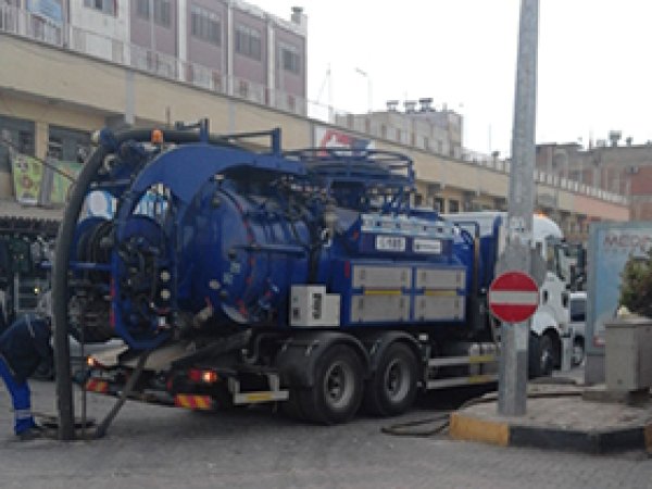 Birecik'te kanalizasyon temizleme çalışması