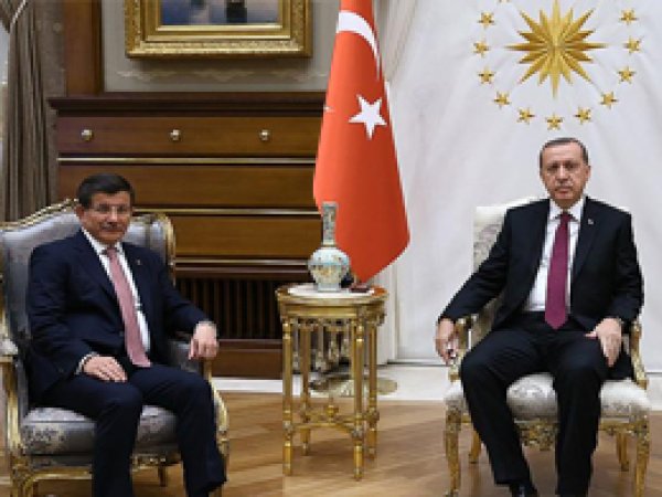 Hükümeti kurma görevi Davutoğlu'nda