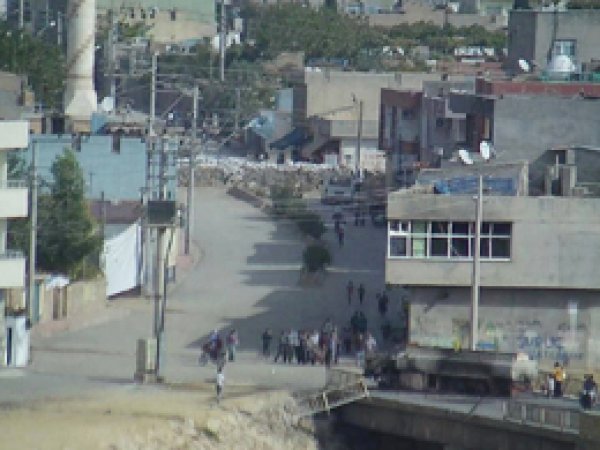 PKK Caminin girişine bomba yerleştirdi