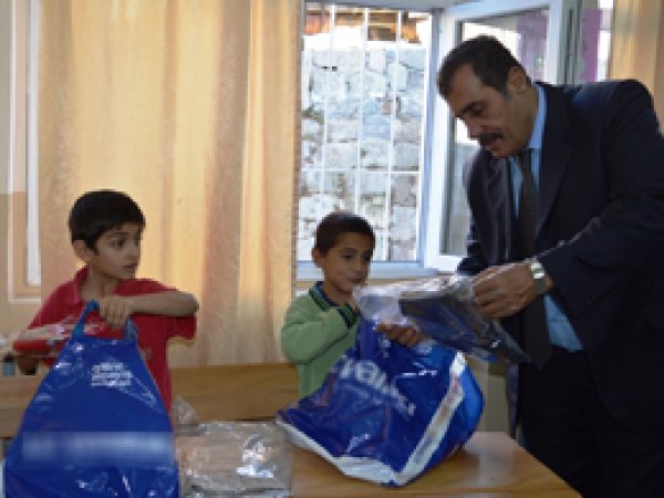 Kızılay'dan Bitlisli mağdur çocuklara yardım