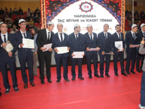 Adana'da 74 hafız ve hafize icazet aldı
