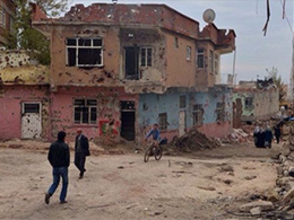 PKK saldırıları binlerce aileyi evinden etti