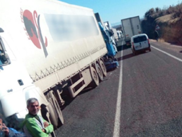 Şırnak'ta 9 TIR'ın karıştığı zincirleme kaza