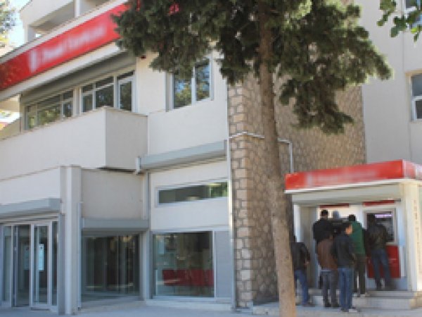 60 bin nüfusluk ilçede tek banka şubesi var