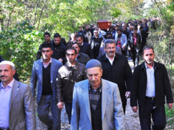 Kamran İnan köyünde defnedildi