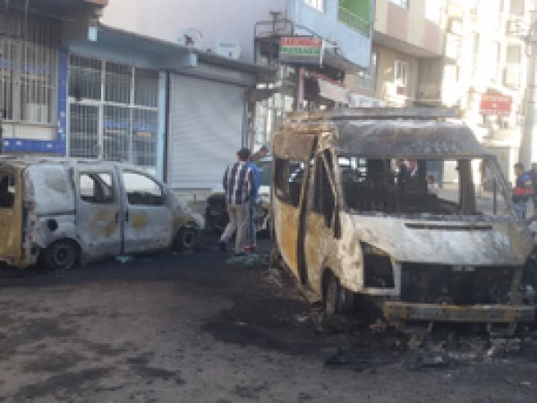 PKK halktan gaspettiği araçları hurdaya çevirdi