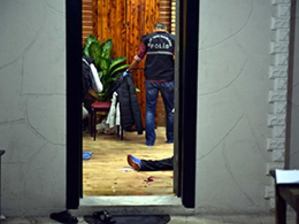 Mersin'de silahlı saldırı: 1 ölü, 1 yaralı