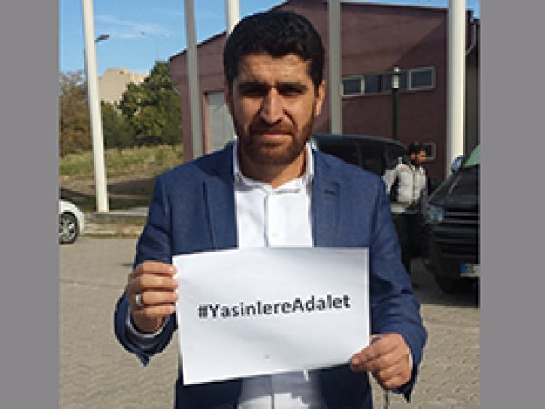 Sanatçılardan Yasin Börü'ye anlamlı destek