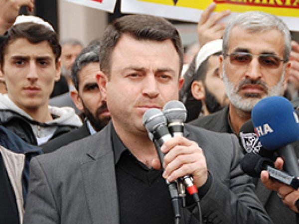 'Şehid babasının takkesiyle uğraşıyorlar'
