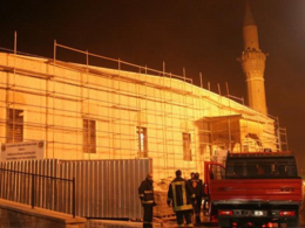 Konya'da tarihi camide yangın