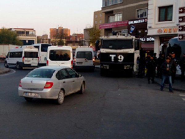 Diyarbakır'da zırhlı araca bombalı saldırı