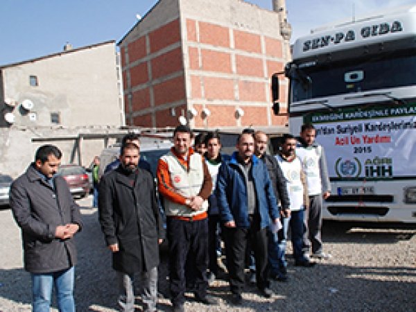 İHH'dan Suriye'ye bir TIR dolusu un yardımı