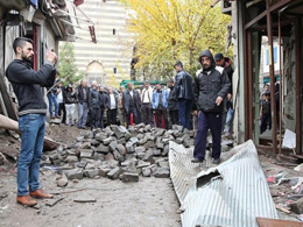 Tahir Elçi olayını araşrıtan savcılara saldırı