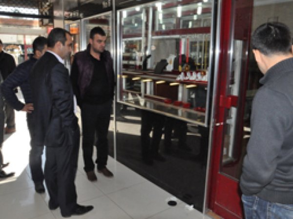 Kuyumcudan 30 bin TL değerinde altın çalındı