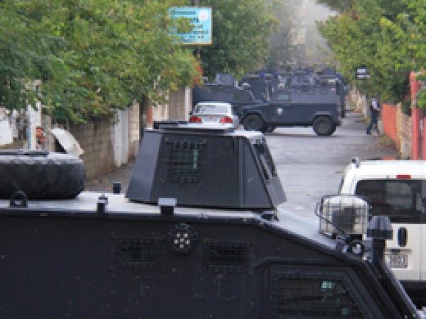 Diyarbakır'da çatışma: 1 polis hayatını kaybetti