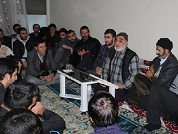 'İslam kardeşliği tüm kardeşliklerden evladır'