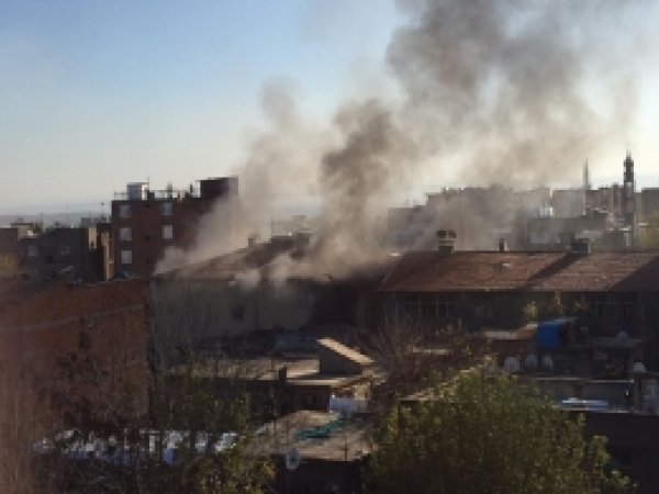 Camiden sonra okulu da yaktılar