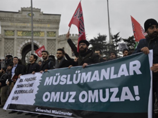 'Üniversiteli Müslümanlar' Beyazıt'ta toplandı