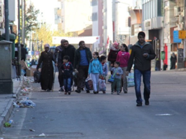 Sur'da yaşayan halk evlerini terkediyor