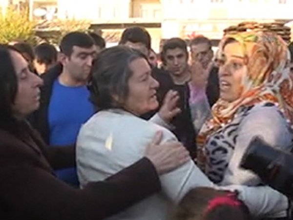 Diyarbakır'da HDP'lilere 'Zeynebî' tepki