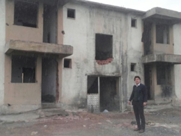 Terk edilen evler bağımlıların mekanı oldu