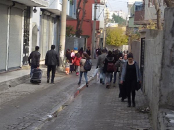 Cizre halkı ilçeyi terk etmeye devam ediyor