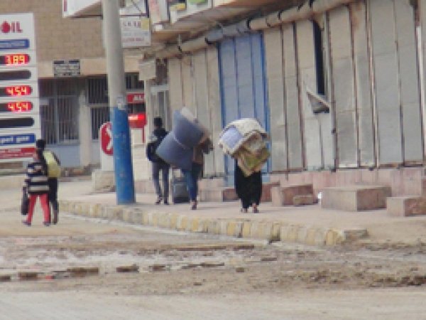 Yasak öncesi halk evlerini terk ediyor
