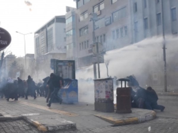 Van'da HDP yürüyüşünde olaylar çıktı