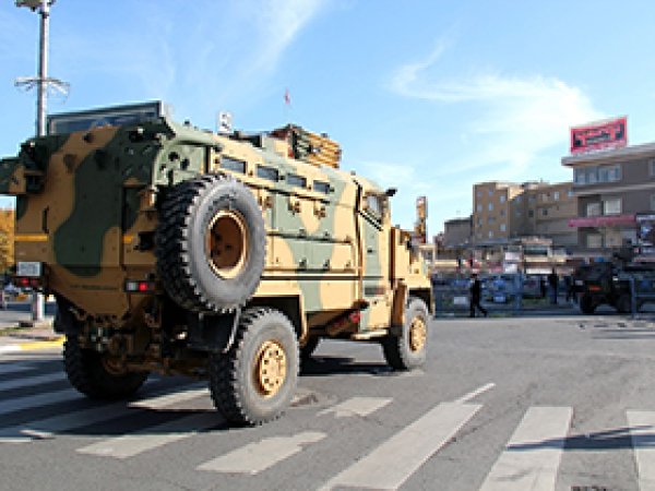 Sur'da 2 asker yaralandı
