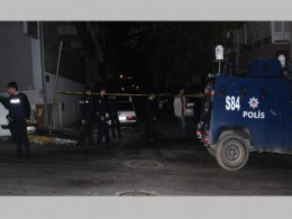 İstanbul'daki operasyonda çatışma: 2 ölü  