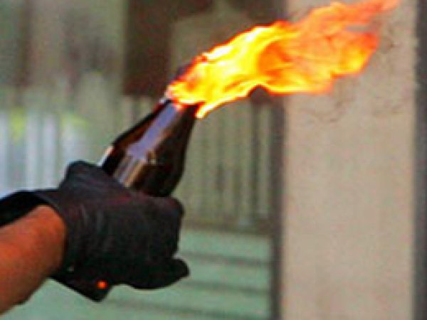 Şırnak'ta PKK'liler iki kuruma molotofla saldırdı