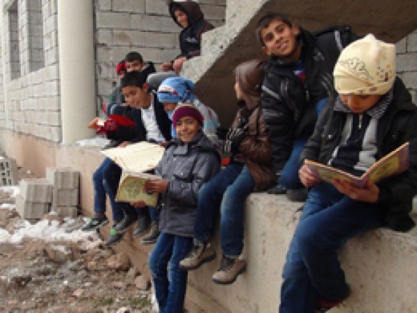 Çocuklar eksi 10 derecede Kur'an dersi görüyor