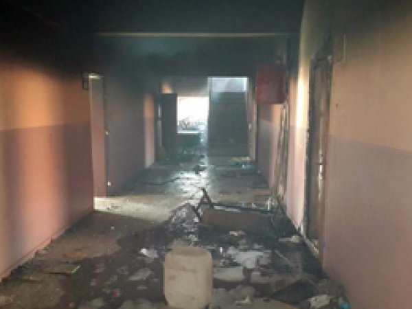 Tarsus’ta PKK’liler 3 okulu yaktı  