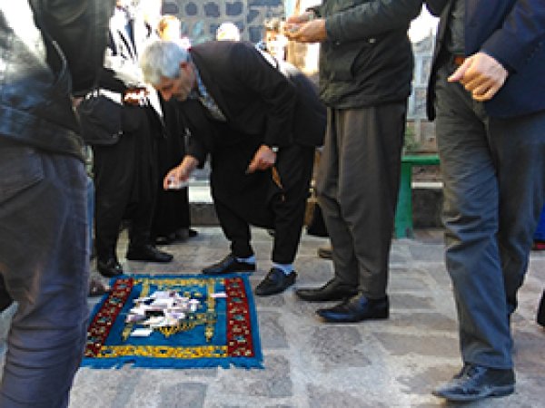 Yakılan camiler için yardım toplandı