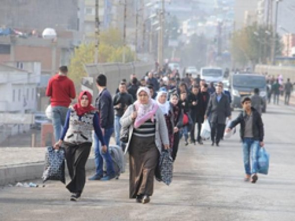 Cizre'de halkın göçü devam ediyor