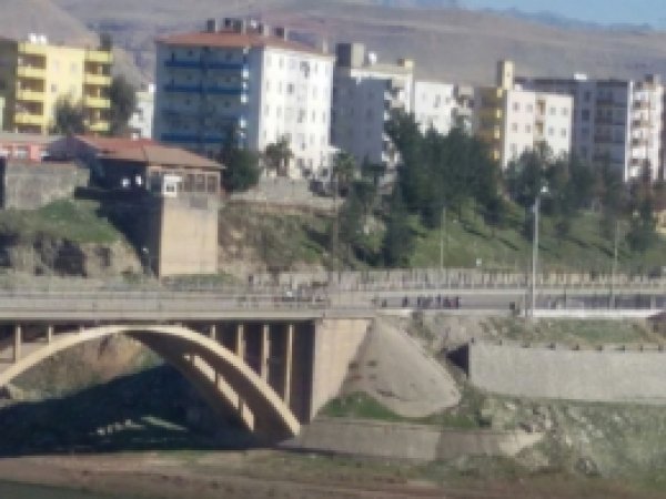 Cizre'de yaşanan çatışmalarda 4 kişi yaralandı