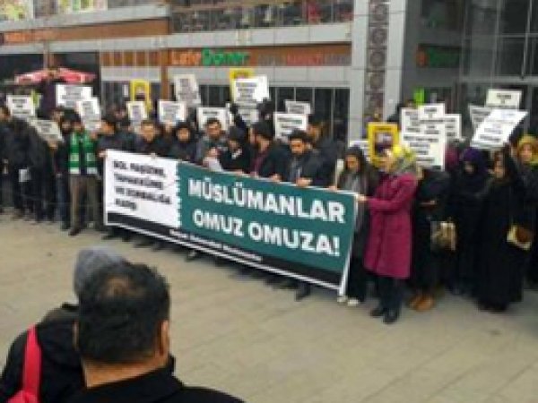 Üniversitelerde İslami kimlikli öğrenciler hedefte