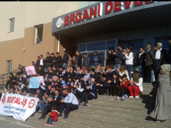 Ergani'de sağlıkçılardan iş bırakma eylemi