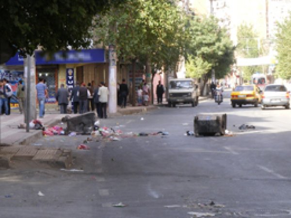 Sendikalar ve DBP'li belediyeler halkı mağdur etti