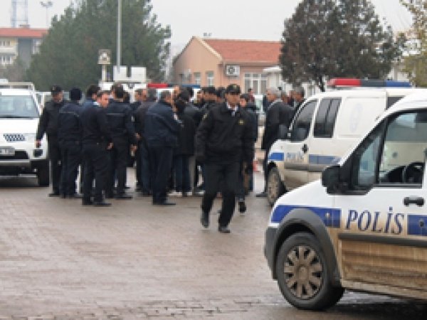 Gaziantep'te silahlı grup ev bastı