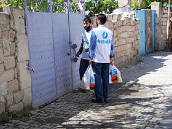 Ağrı'da bin 358 muhtaç aileye yardım yapıldı