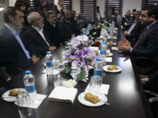 Demirtaş'tan Ehl-i Beyt Derneği'ne ziyaret 