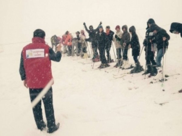 Tatvan'da öğrencilere kayak eğitimi